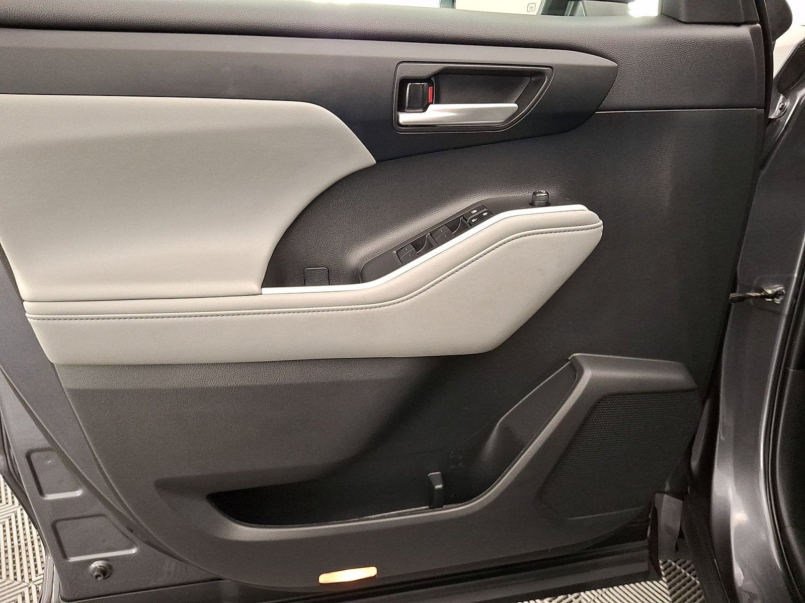 2023 Toyota Highlander — side profile view